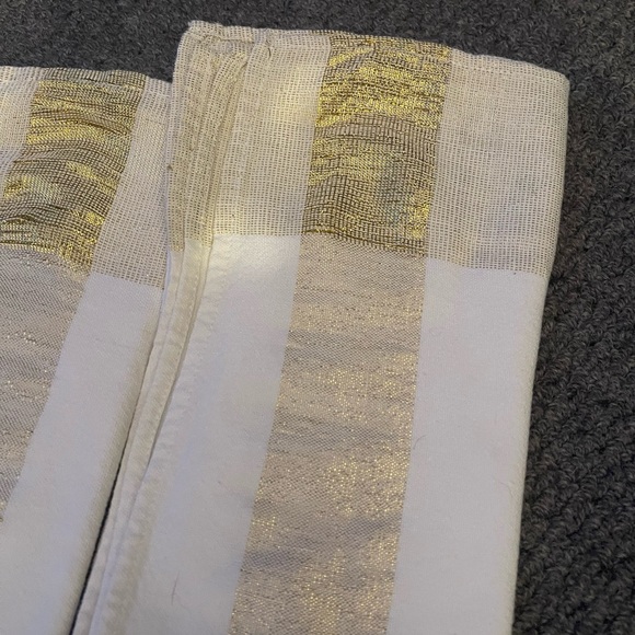 Metallic Thread Cloth 20x20 Napkins Set of Six Gold “square one” - Picture 2 of 4